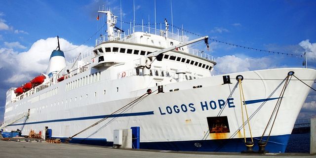 Dünyanın en büyük kütüphenisi Logos Hope Basra’da demir attı
