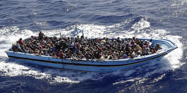 İtalya’da 745 göçmen kurtarıldı