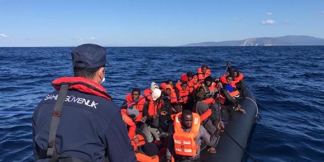 İzmir açıklarında 41 göçmen kurtarıldı