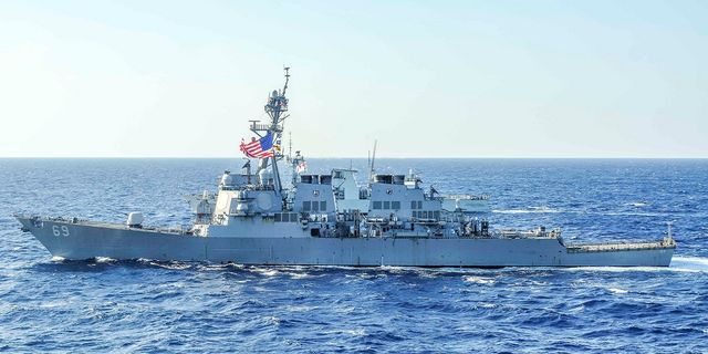 Çin, ABD savaş gemisinin karasularına girdiğini iddia etti
