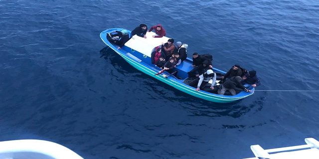 Ayvalık açıklarında 16 düzensiz göçmen kurtarıldı