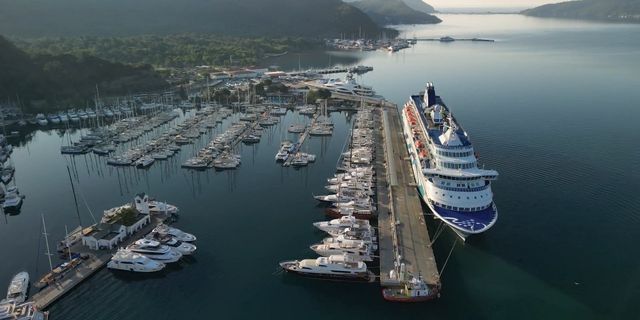 Crown İris, 13 yıl sonra Marmaris'e demir attı