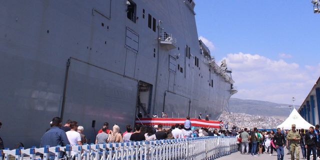İzmir'de TCG Anadolu'ya büyük ilgi