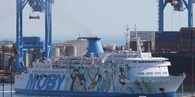 Çin'de inşa edilen lüks gemi İtalya'ya doğru yola çıktı