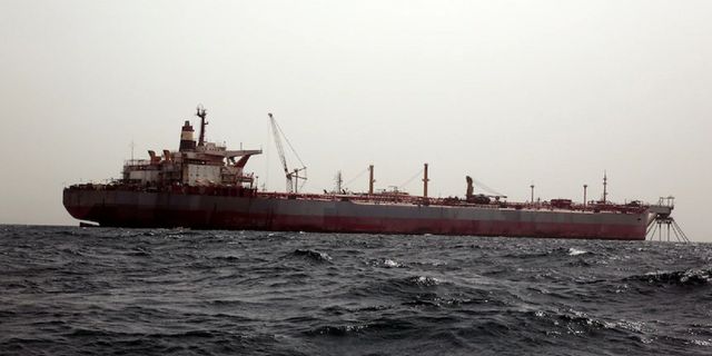 Safer FSO tankerindeki petrol boşaltılmaya başlandı
