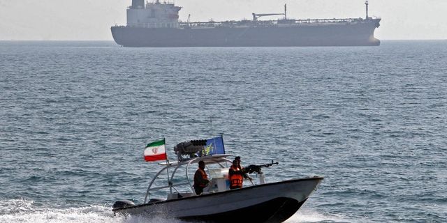 İran, Basra Körfezi'nde bir gemiye el koydu