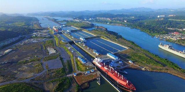 Panama Kanalı'ndan günde sadece 32 geminin geçişine izin verildi
