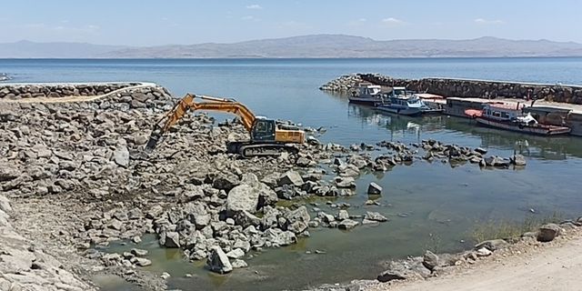Erciş’te balıkçı barınağı yapımına başlandı