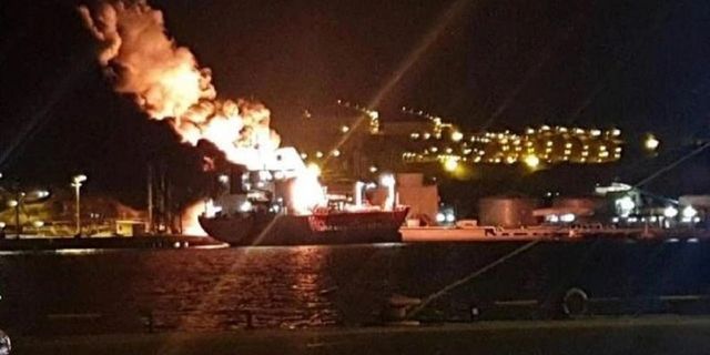 Tuzla'da tersanede bulunan bir gemide yangın