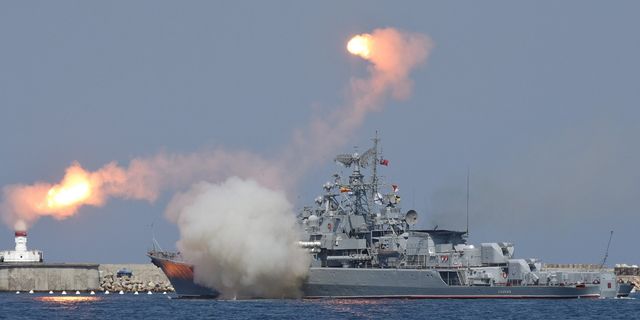 Ukrayna'dan Sivastopol'da tersaneye ve Rus askeri gemilerine saldırı