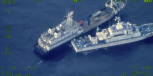 Filipinler ve Çin'e ait gemiler tartışmalı sularda çatıştı