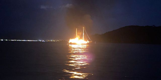 Fethiye açıklarında yanan gulet kullanılamaz hale geldi