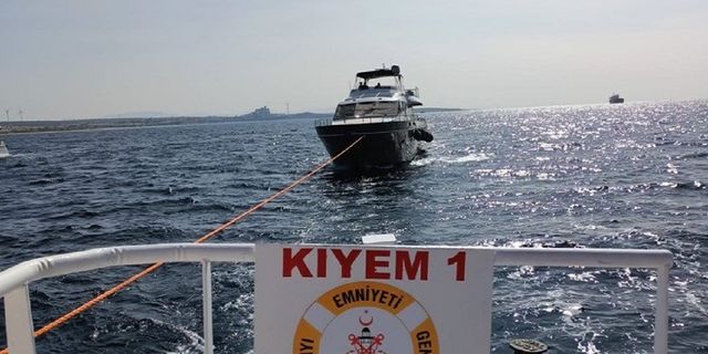 Çanakkale Boğazı’nda su alan ve içinde 4 kişi bulunan tekne kurtarıldı