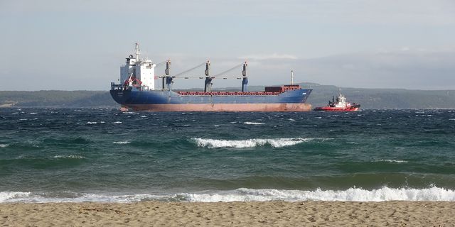 Çanakkale Boğazı’nda genel kargo gemisi makine arızası yaptı
