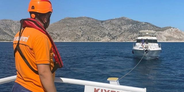 Marmaris açıklarında arızalanan tekne kurtarıldı