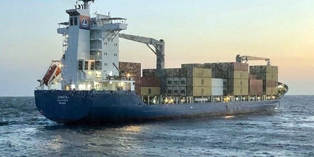 Çanakkale Boğazı’nda konteyner gemisi makine arızası yaptı