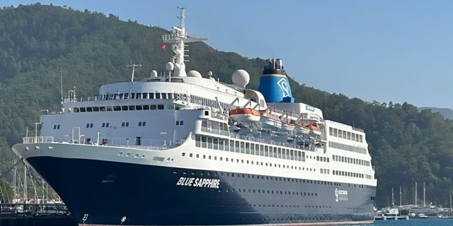 Yolcusuz dev gemi Blue Sapphire Marmaris Limanı’na demir attı