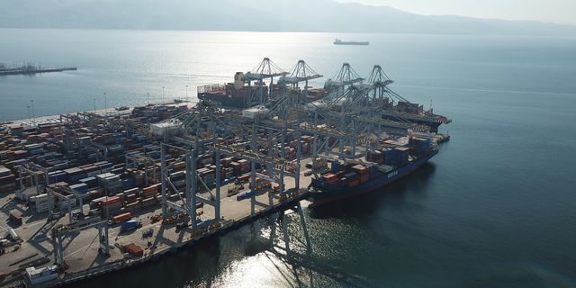 Dev kargolar dünyanın bir ucundan bir ucuna bakın nasıl naklediliyor