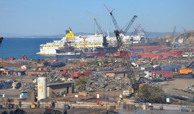 Mısır'ın kabul etmediği gemi söküm için Aliağa'da