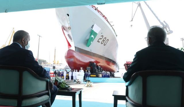 PNS BABUR, Pakistan'a teslim edildi