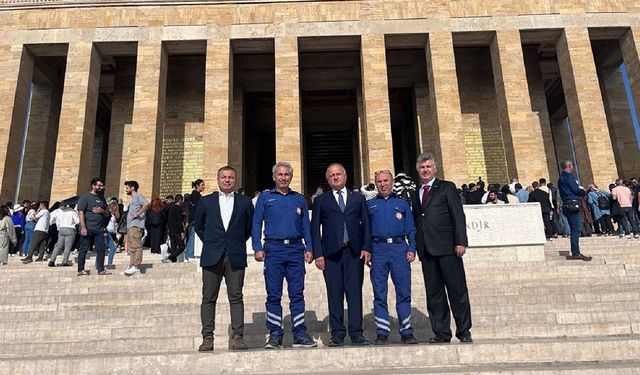 Kıyı Emniyeti Kaptan ve Baş Mühendisleri Derneği'nin yeni yönetiminden Anıtkabir'e ziyaret