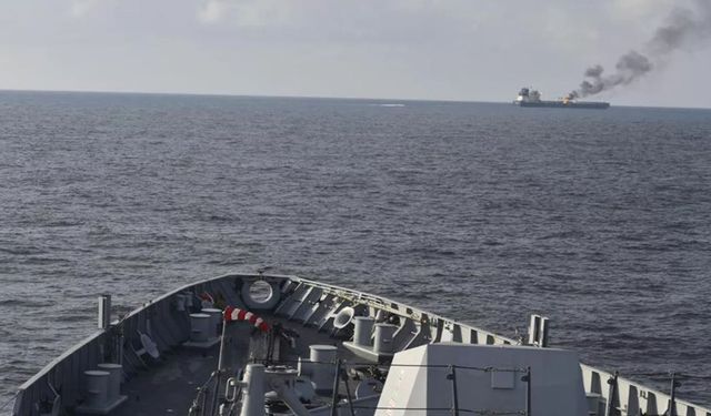 İngiltere: Yemen açıklarında bir gemi saldırıya uğradı