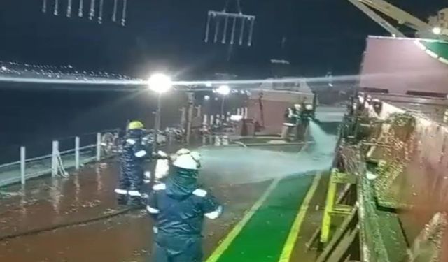 Sanko Limanı'ndaki gemide çıkan yangın kontrol altında
