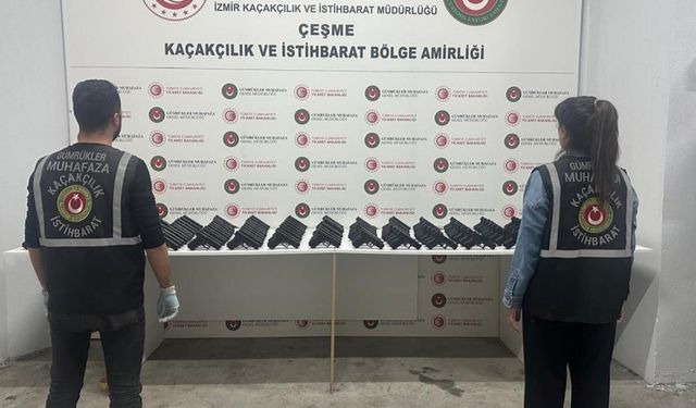 Çeşme Limanı'nda tırın içinden 138 tabanca çıktı