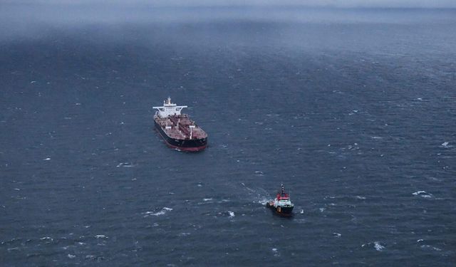 Estonya donanması, Rusya'ya giden petrol tankerini alıkoydu
