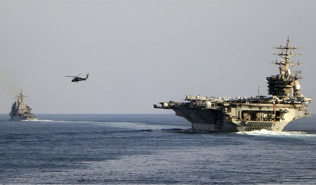 Husiler, Kızıldeniz’de ABD’ye ait 2 savaş gemisini hedef aldı