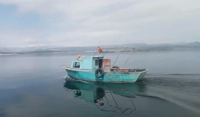 İç sularda balık avı yasağı başladı, tekneler karaya çekildi