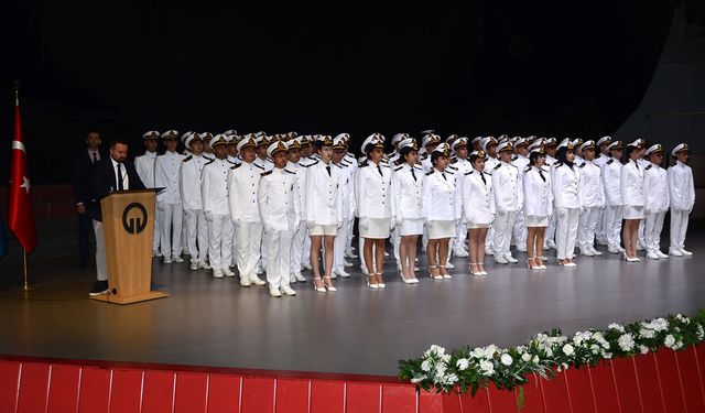 KTÜ Deniz Bilimleri Fakültesi, mezunlarını uğurluyor