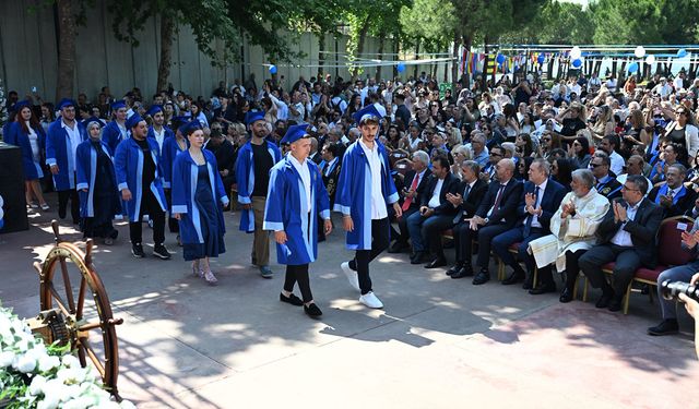 Piri Reis, 2024-2025 mezunlarını törenle uğurladı