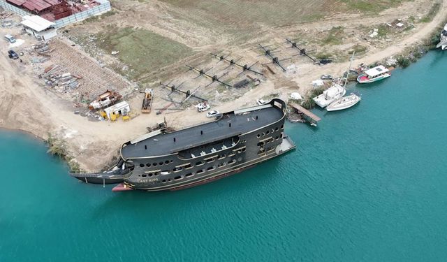 8 ayda tamamlanan turistik gemi denize indirildi