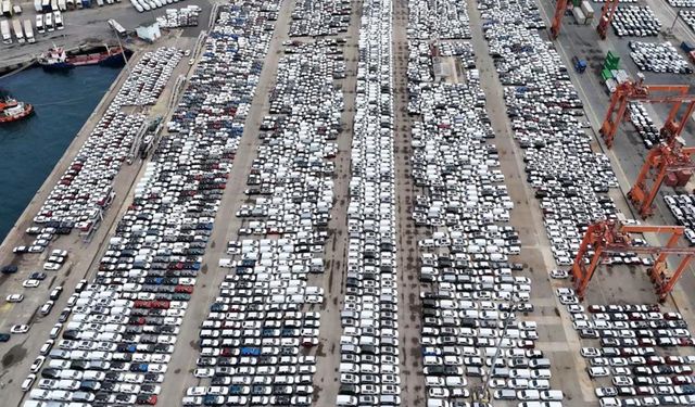 Binlerce ithal sıfır araç Haydarpaşa Limanı'nda