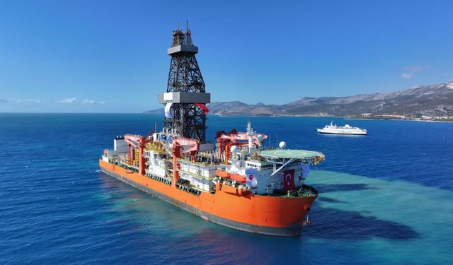 İki yeni sondaj gemisinden ilki Mersin Taşucu'na ulaştı