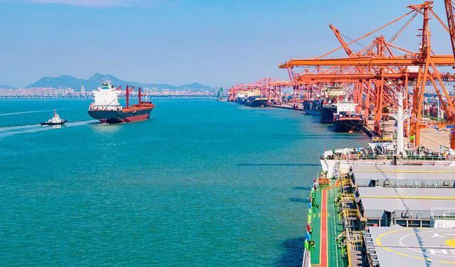 Çin limanları açıklarında gemilerin bekleme süreleri arttı