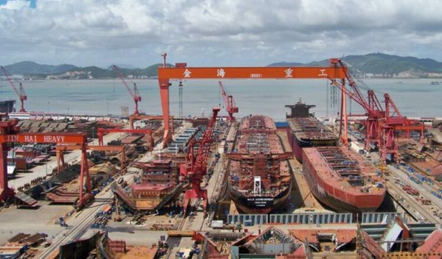 Çin tersaneleri yeni inşa konteyner gemisi sipariş defterinde lider