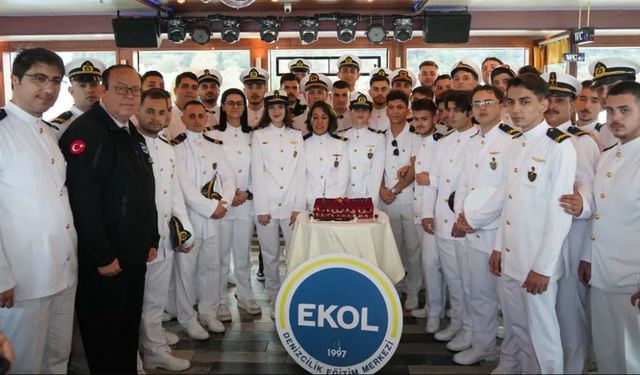 Ekol Denizcilik yeni mezunlarını Boğaz turuyla uğurladı