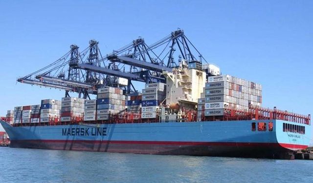 Maersk, iki ABD bayraklı gemiyi Çin'den başka bir yere yönlendirdi