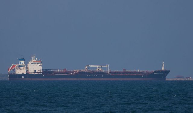 Filipinli denizciler husilerden kurtarılıyor