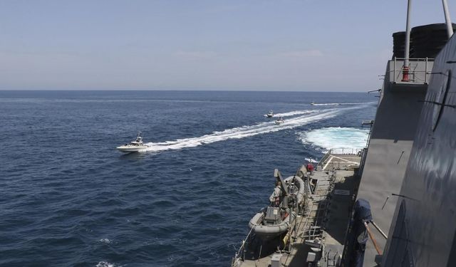 Basra Körfezi’nde gerilim: İran’dan ABD savaş gemilerine uyarı