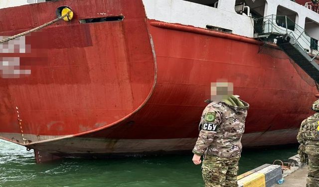 Ukrayna kaçak yük gemisine el koydu