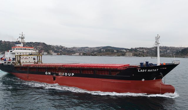 Romanya'da kazaya karışan Türk gemisi İstanbul Boğazı'ndan geçti