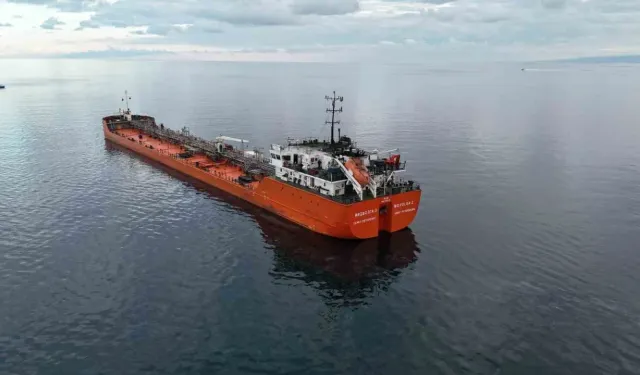 Karadeniz’de saldırıya uğrayan Rus tankeri Sinop’a ulaştı