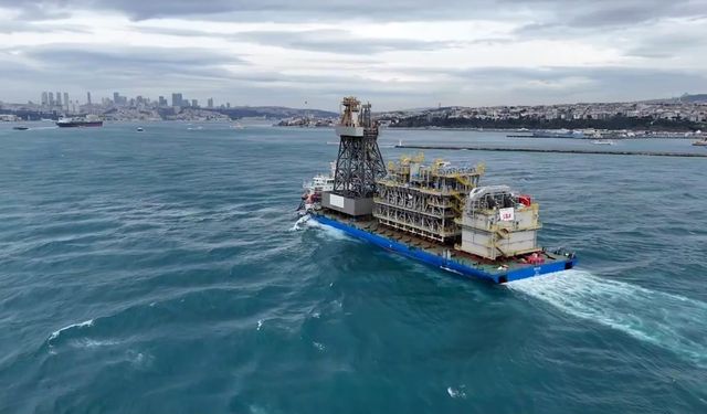Osman Gazi Platformu ve Yıldırım Sondaj Gemisi yükleri Boğaz’dan geçti