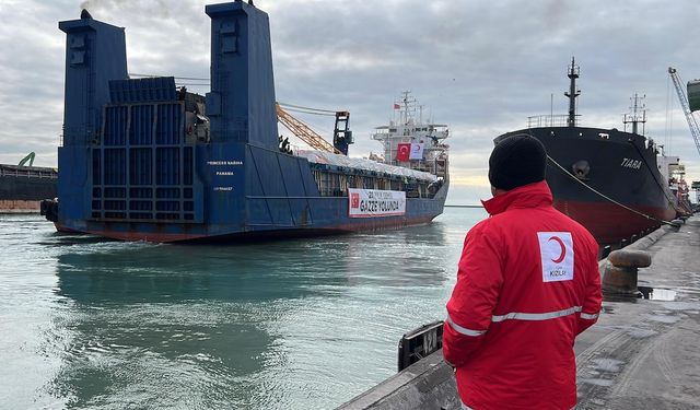 Türk Kızılay'ın 20. İyilik Gemisi Gazze için Mersin'den yola çıktı