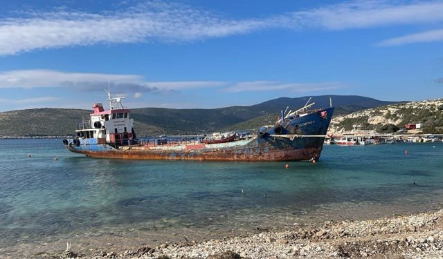 Urla'daki hurda geminin sahipleri hakkında işlem başlatıldı