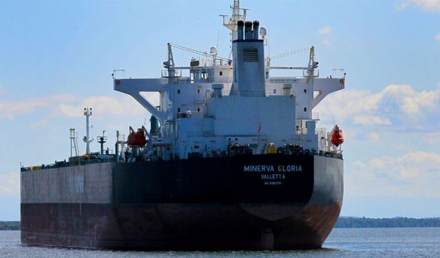 İki Çin gemisi, Venezuela'ya petrol yüklemek için yola çıkmaktan vazgeçti