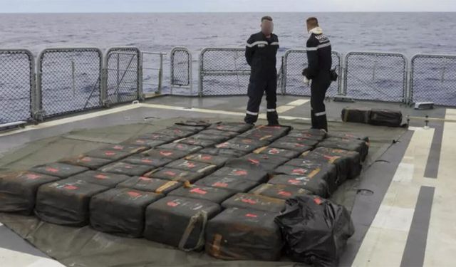 Fransa’dan Pasifik’teki bir gemiye operasyon